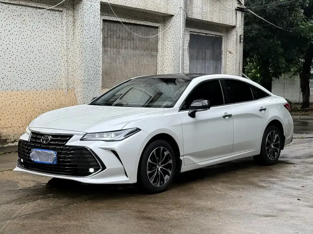 Toyota Avalon — фото 1