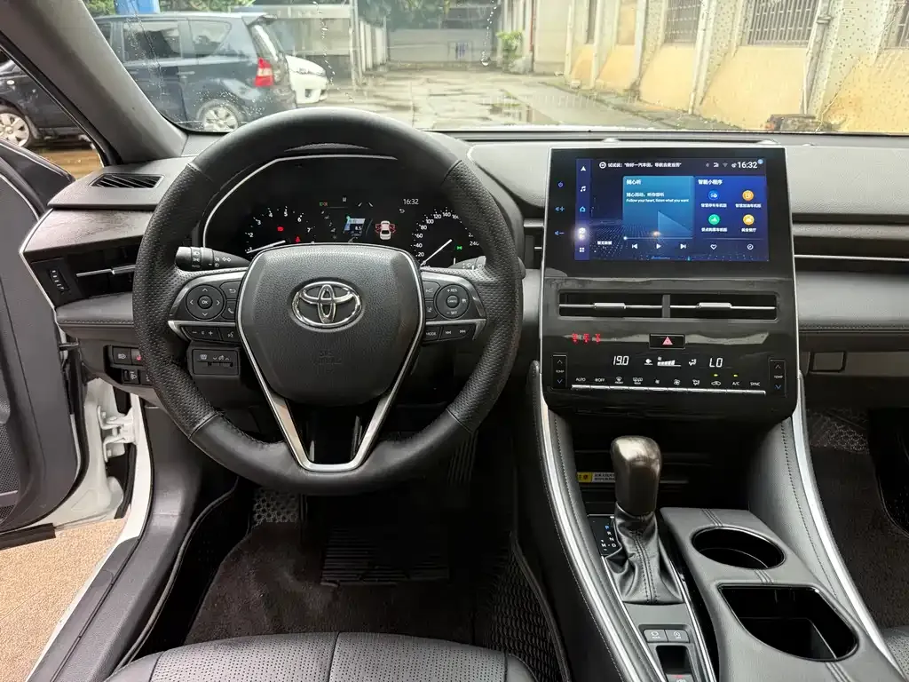 Toyota Avalon — фото 10