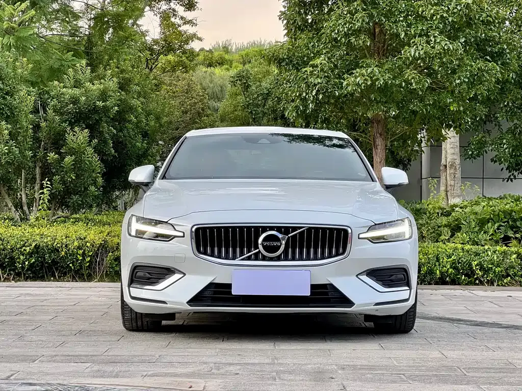 Volvo S60 — фото 2