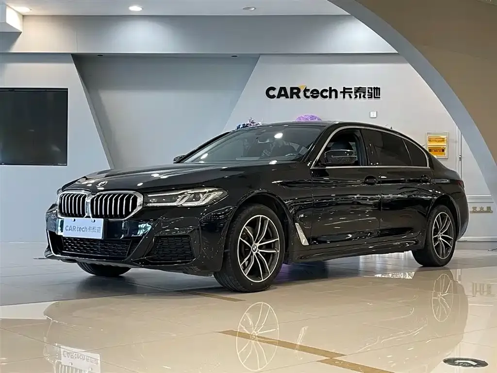 BMW 5 Series — фото 1