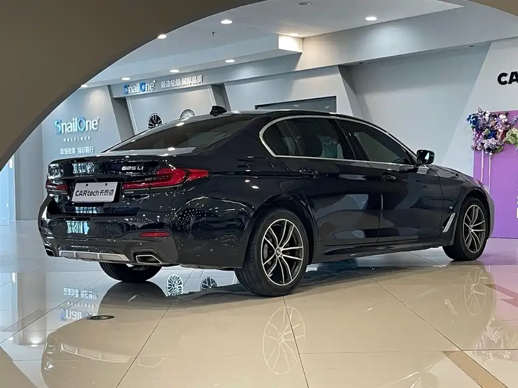 BMW 5 Series — фото 5
