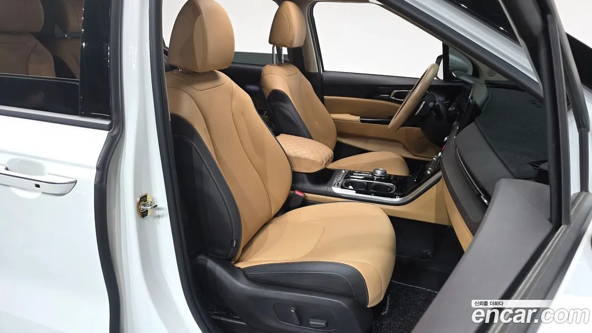 Kia Carnival — фото 10