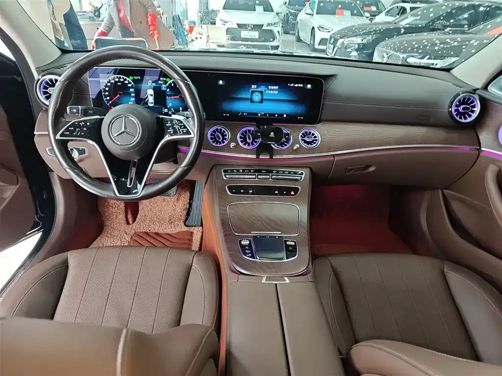 Mercedes-Benz E-Class — фото 10
