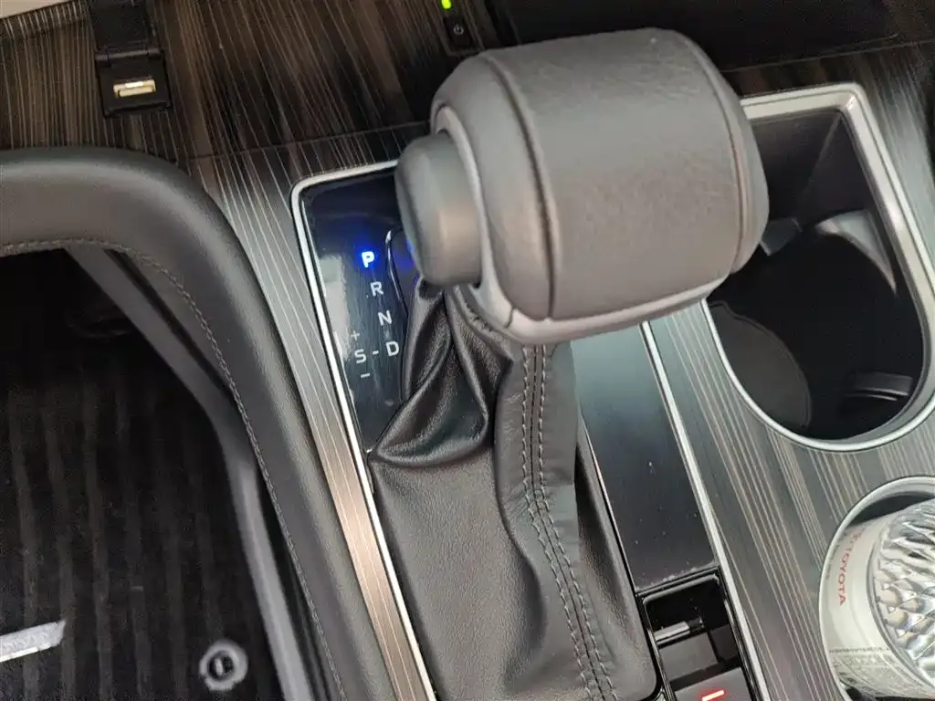 Toyota Granvia — фото 7
