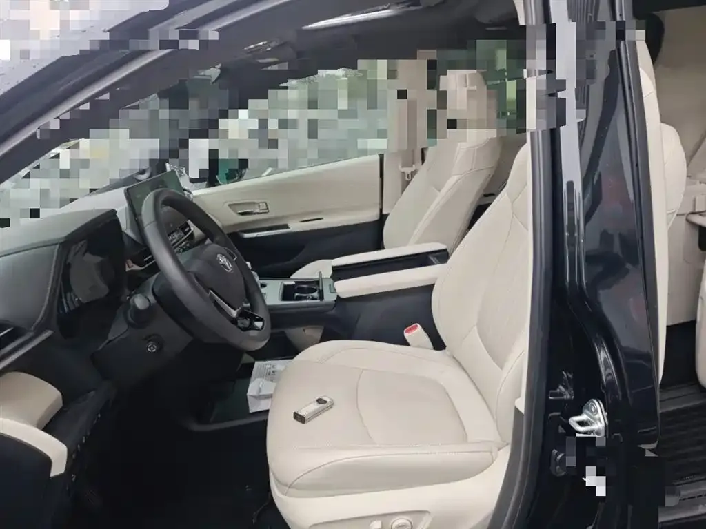 Toyota Granvia — фото 8