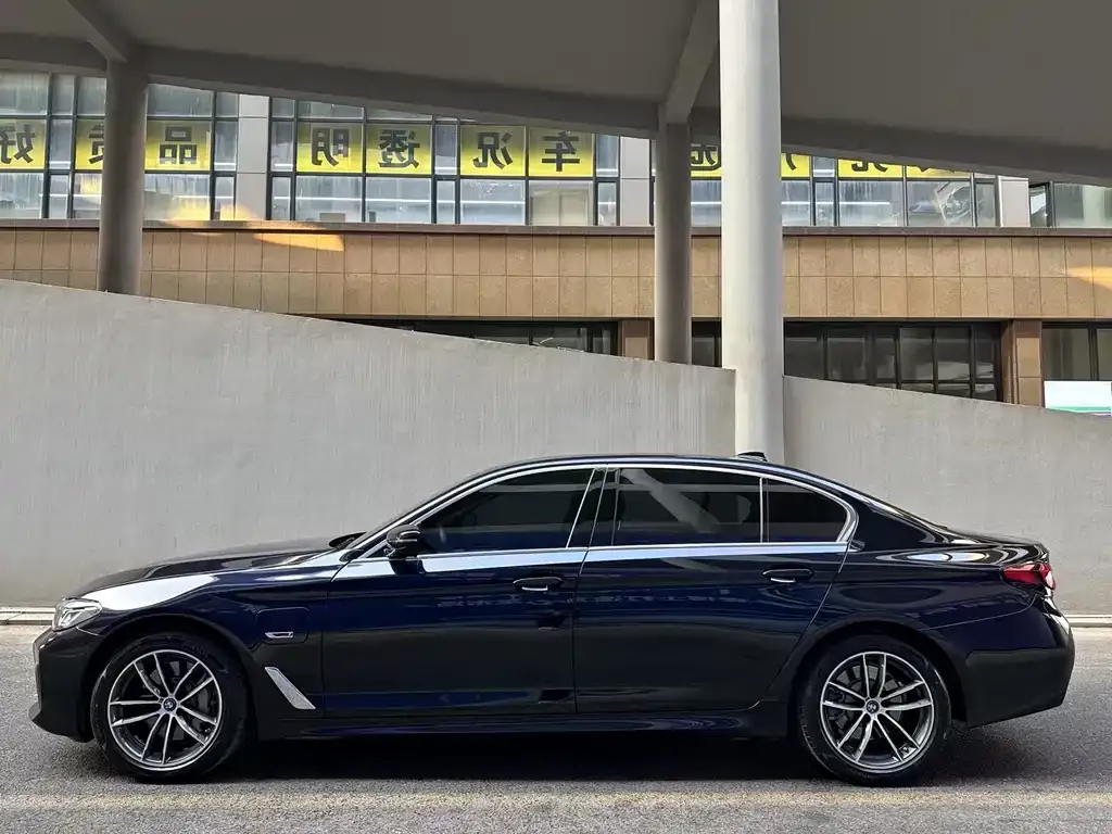 BMW 5 Series New Energy — фото 3