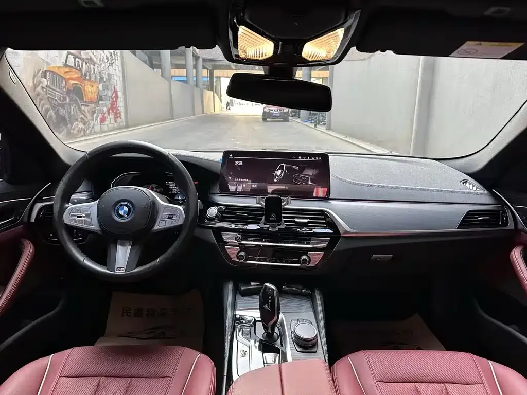 BMW 5 Series New Energy — фото 9