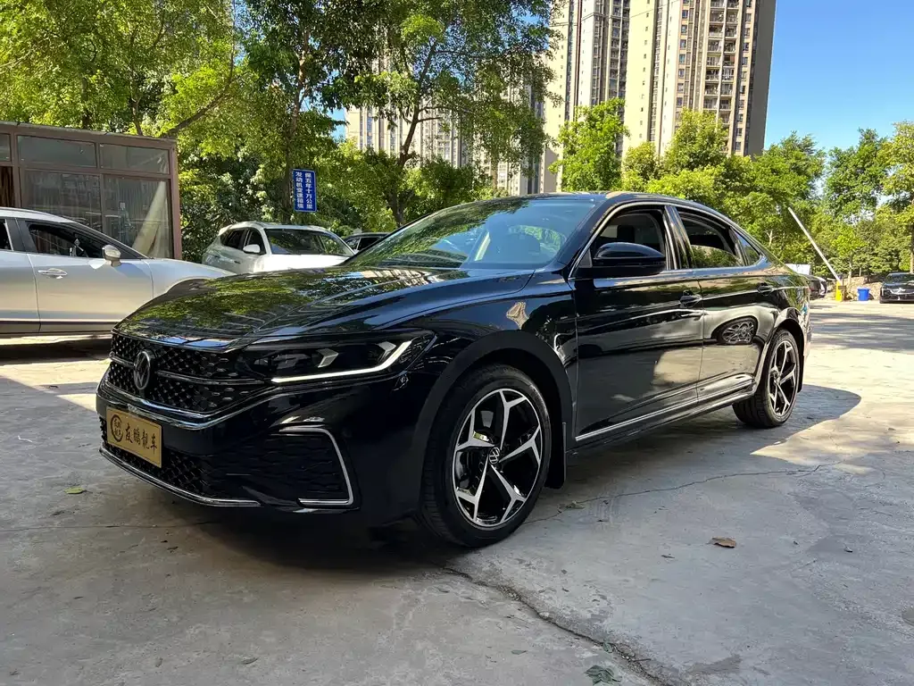 Volkswagen Passat — фото 1