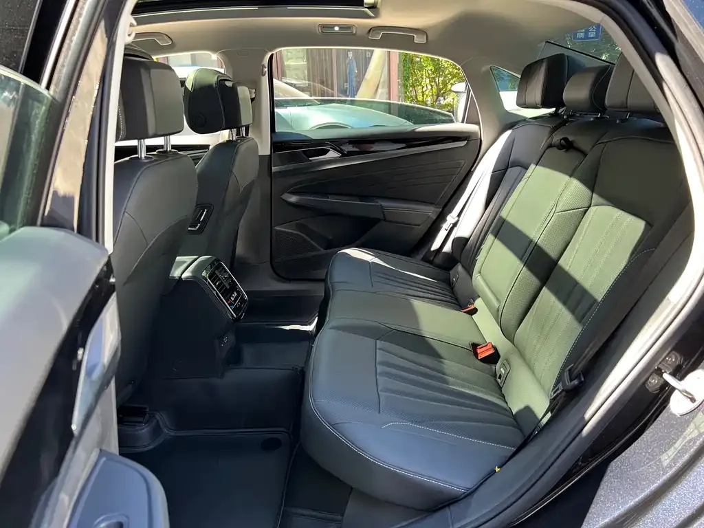 Volkswagen Passat — фото 10