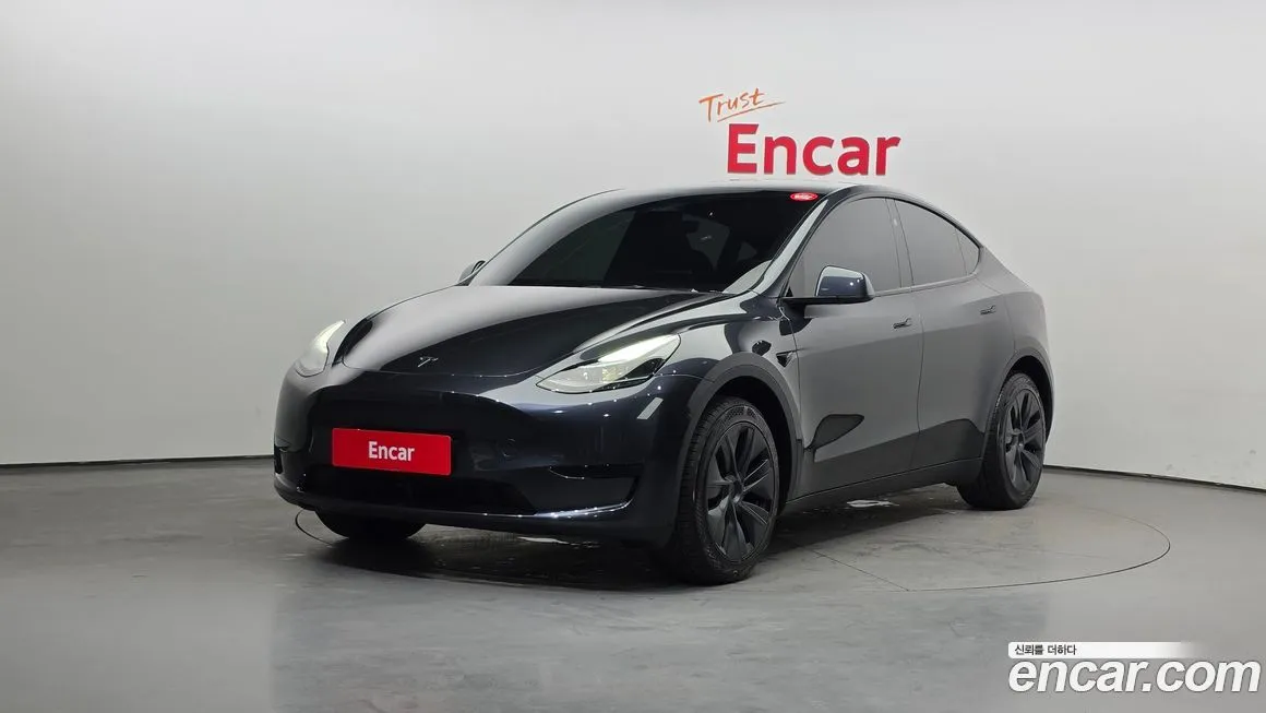 Tesla Model Y — фото 1