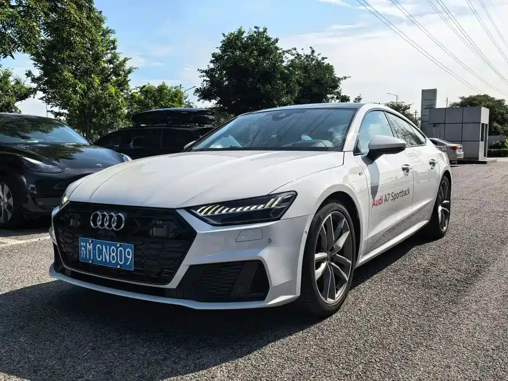 Audi A7 — фото 1