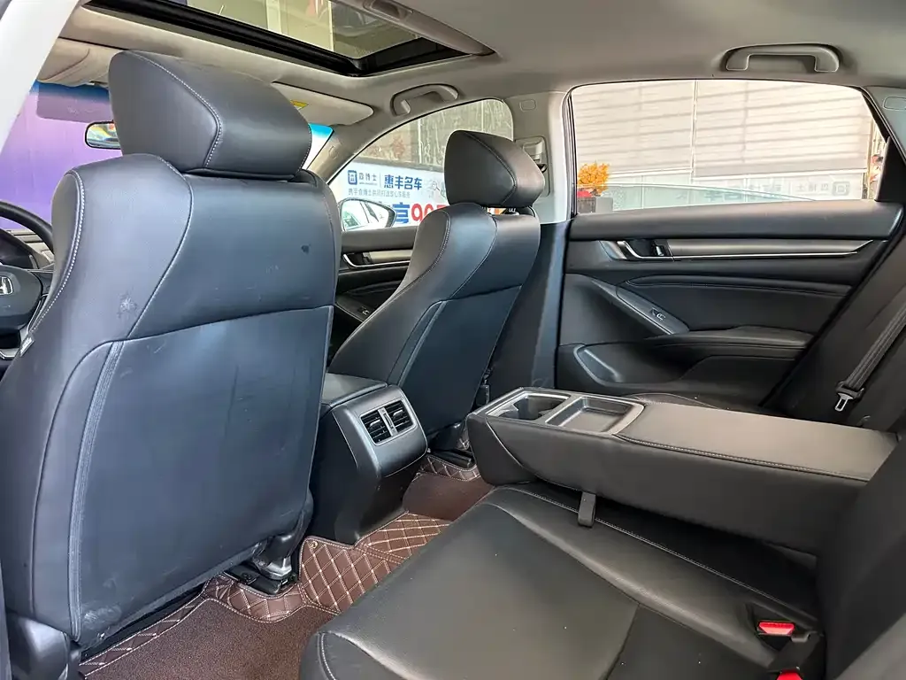 Honda Accord — фото 10
