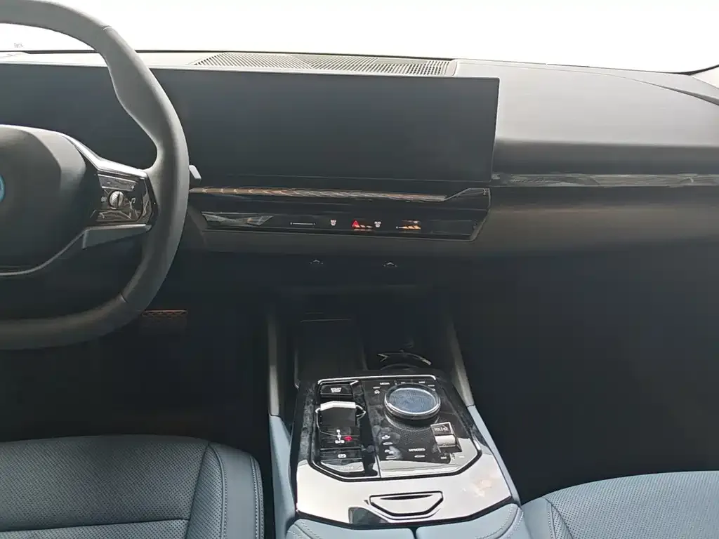 BMW i5 — фото 10