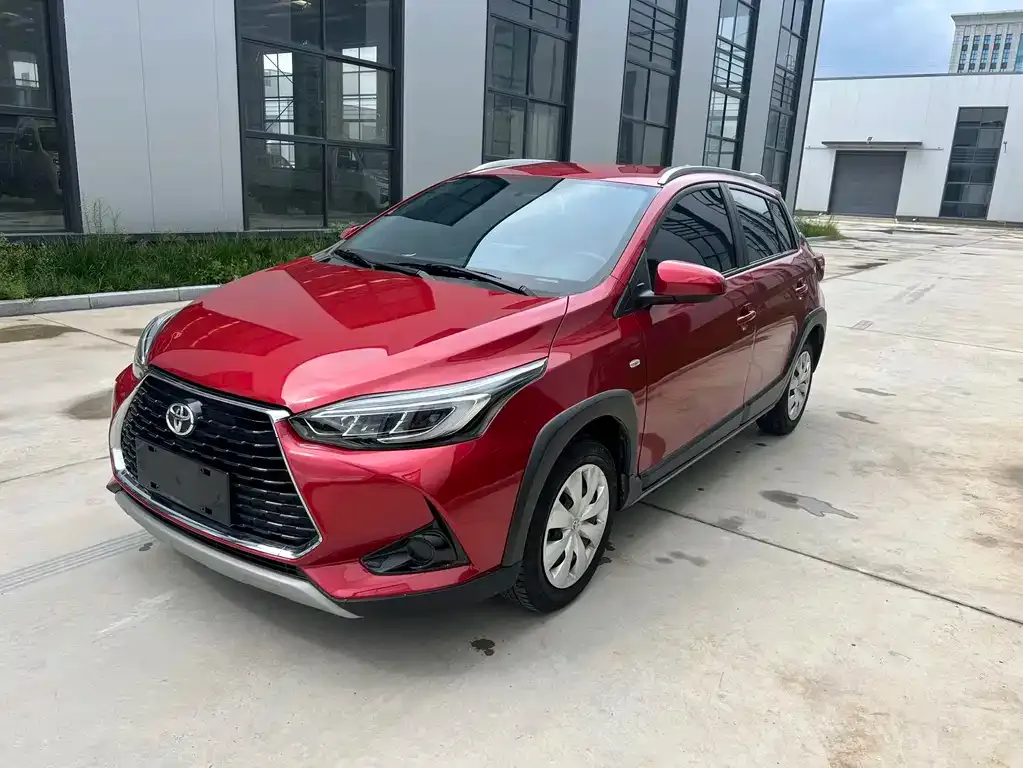 Toyota Yaris L — фото 1