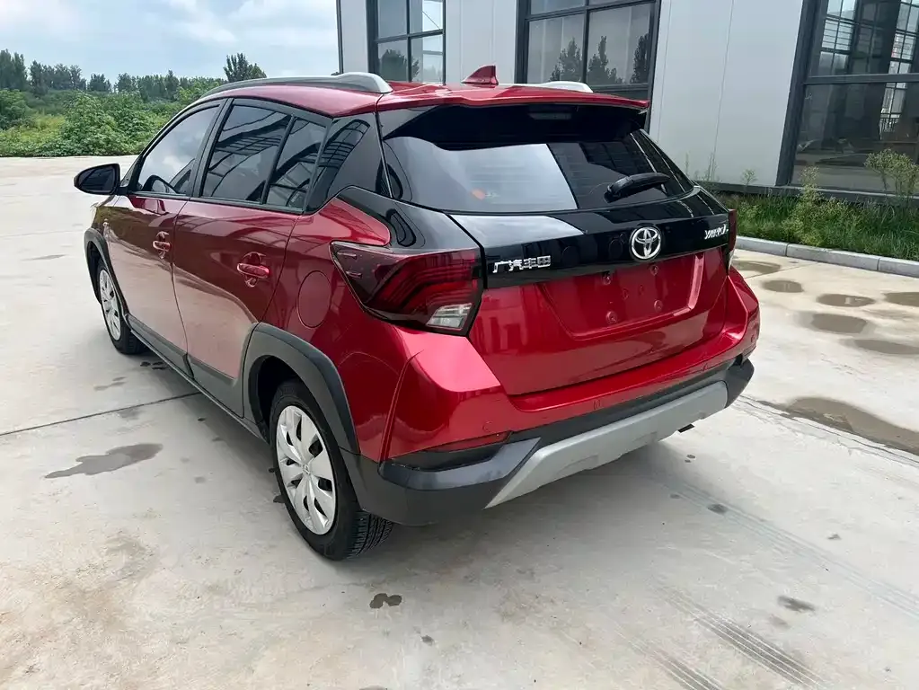 Toyota Yaris L — фото 3