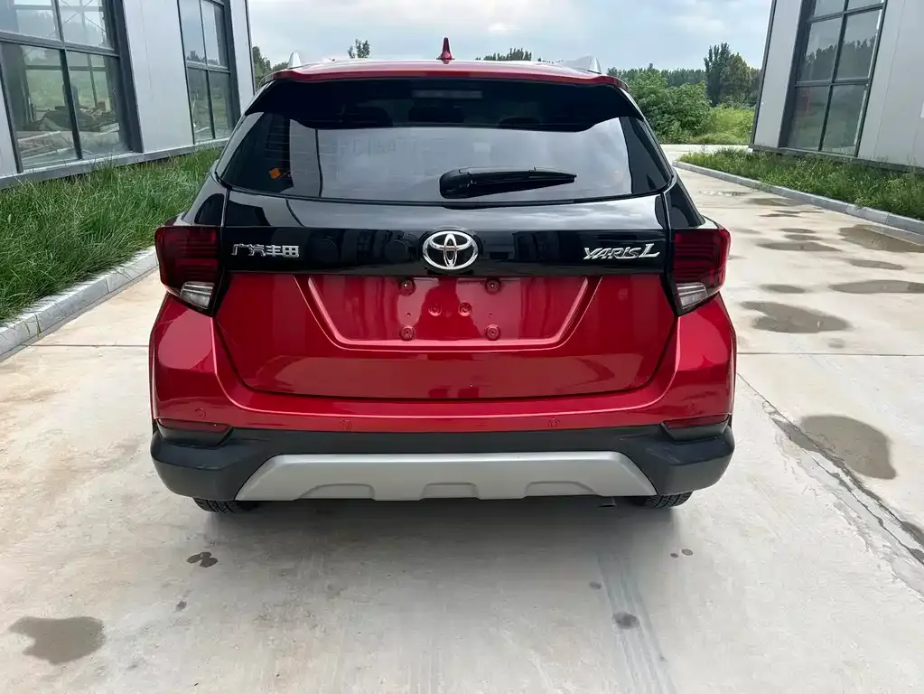 Toyota Yaris L — фото 4