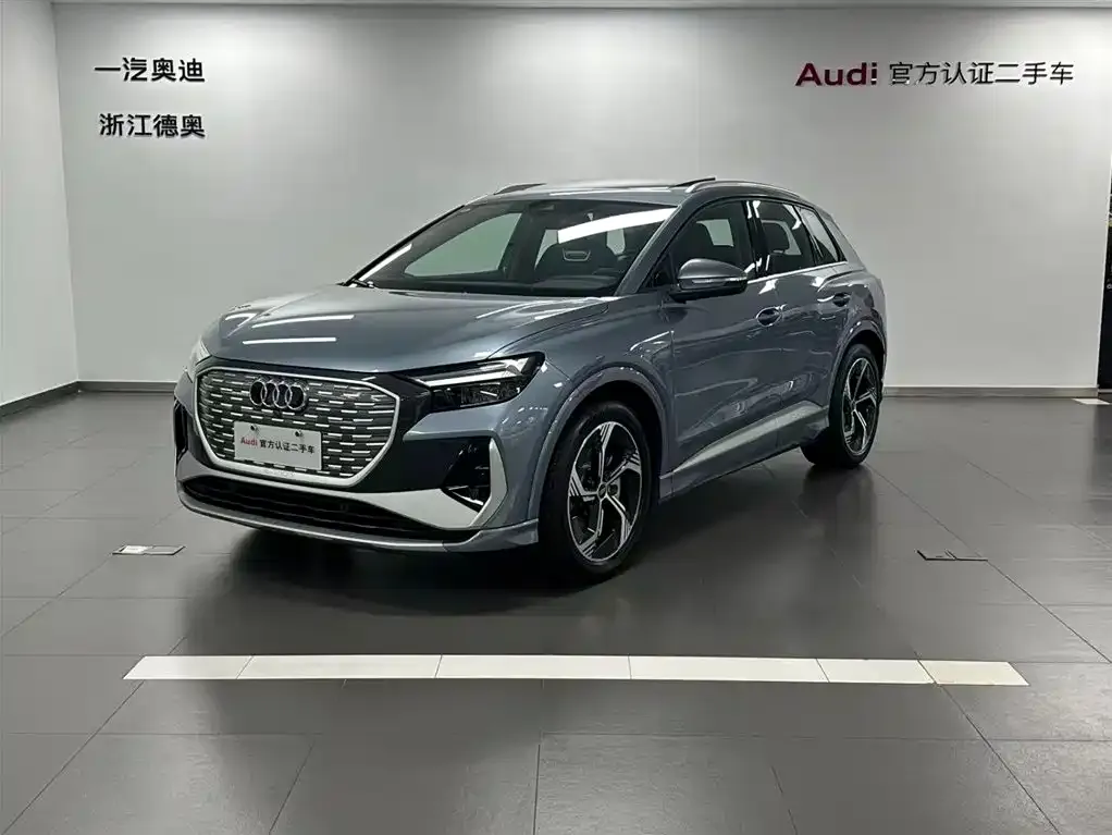 Audi Q4 e-tron — фото 1