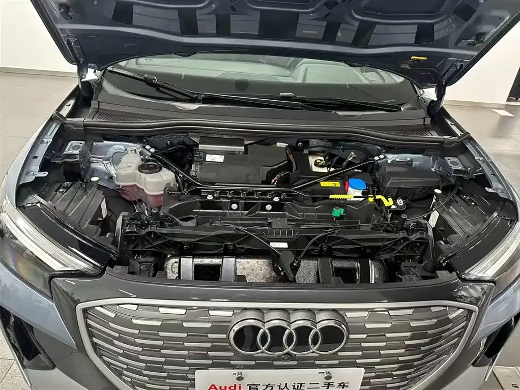 Audi Q4 e-tron — фото 7