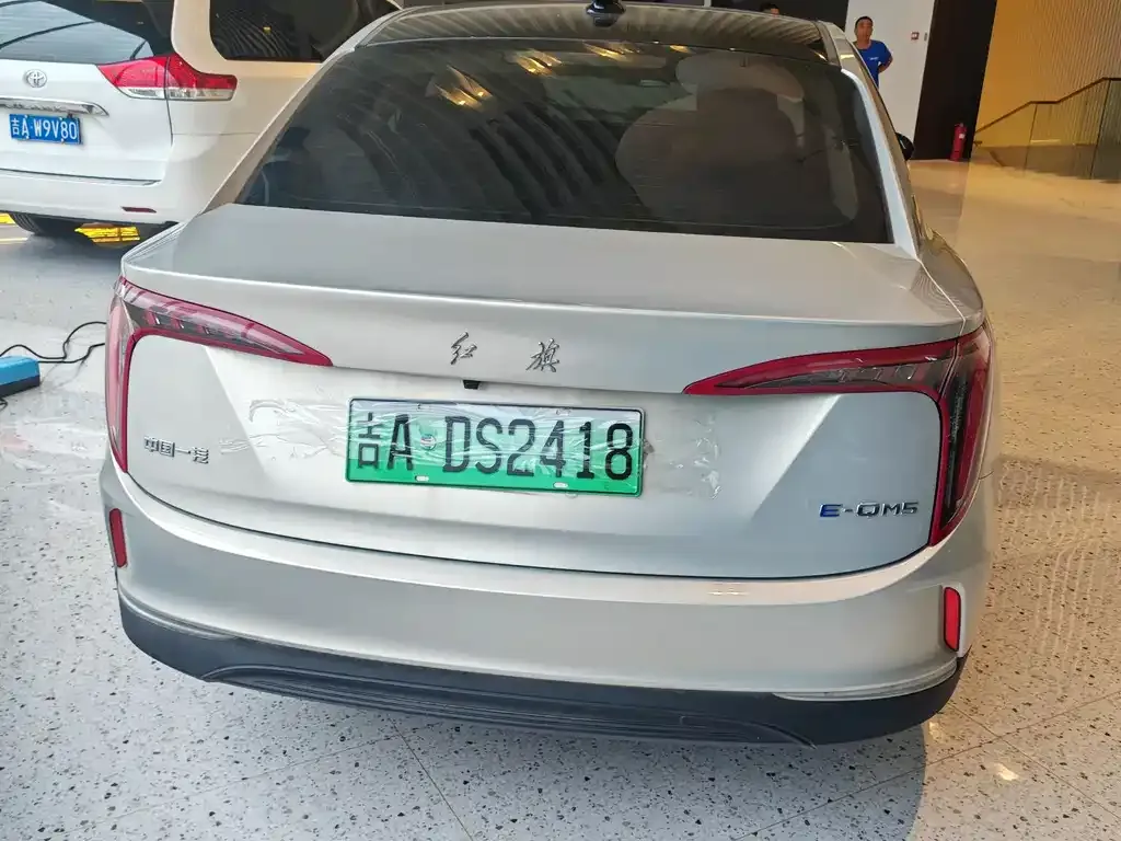 Hongqi E-QM5 — фото 10