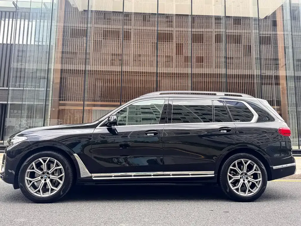 BMW X7 — фото 2