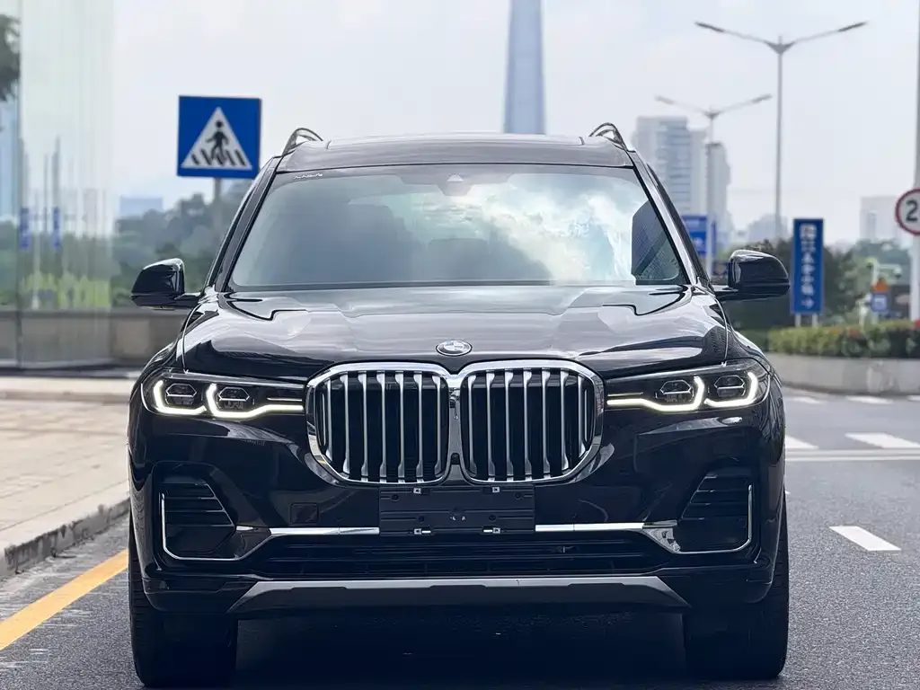 BMW X7 — фото 3