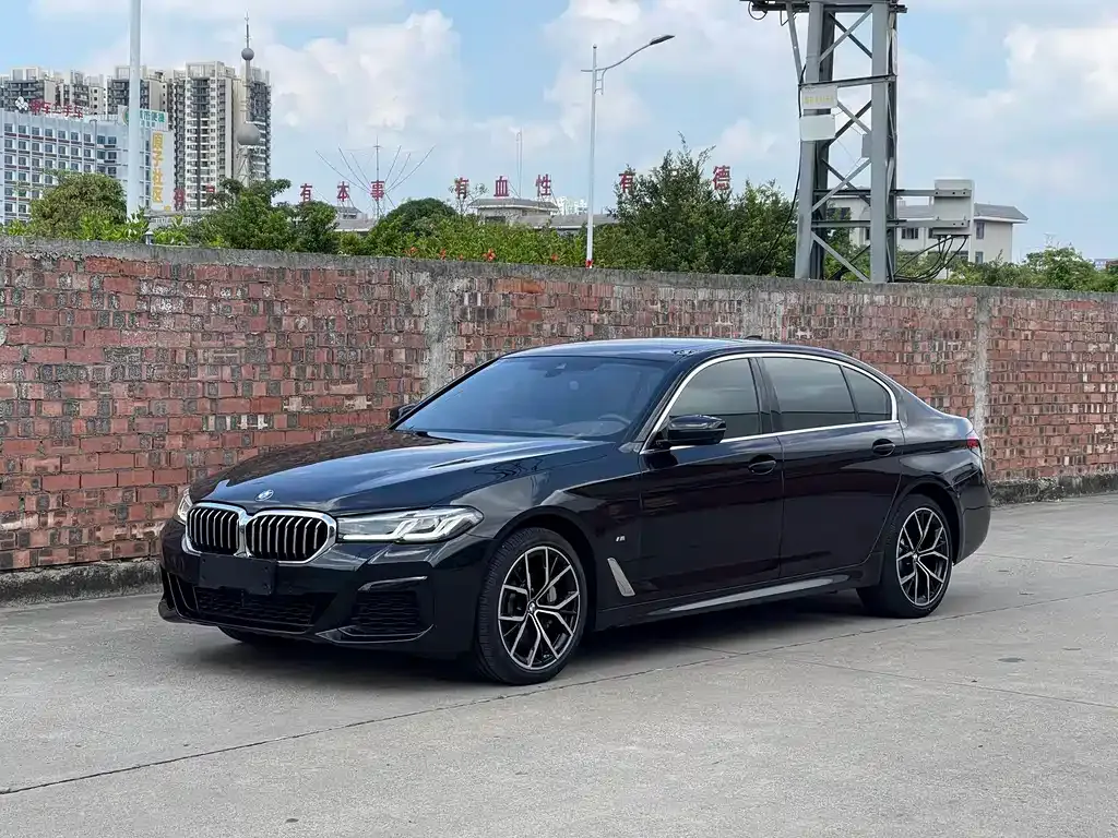 BMW 5 Series — фото 1