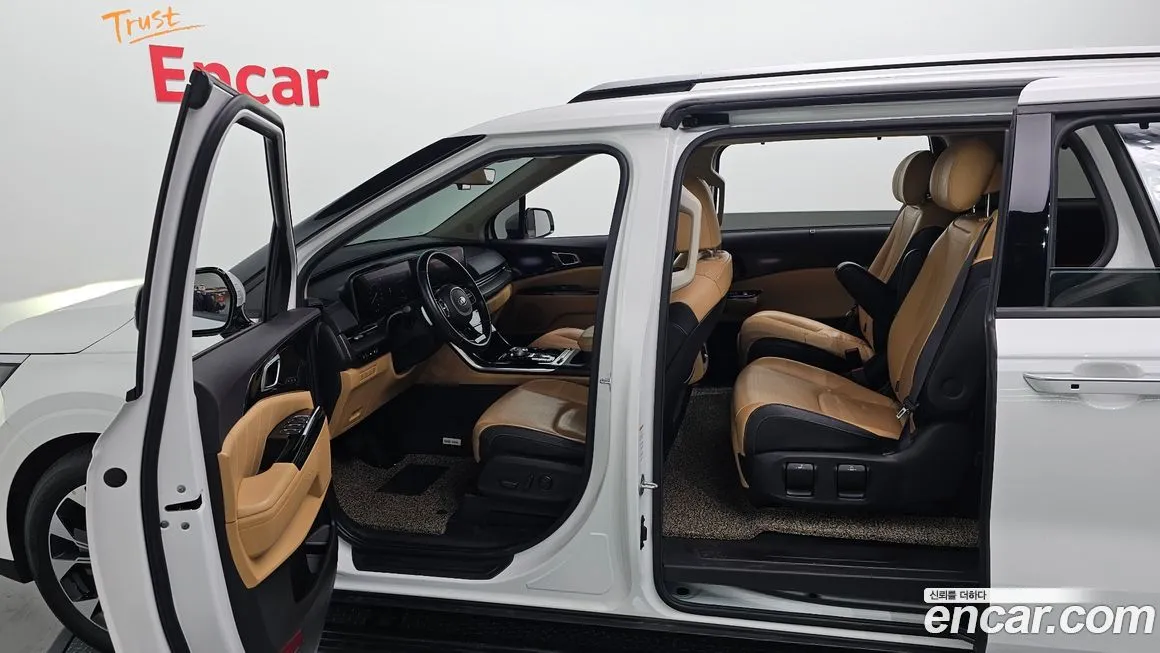 Kia Carnival — фото 10