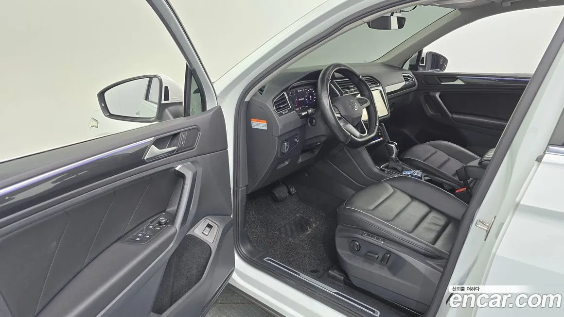 Volkswagen Tiguan — фото 10