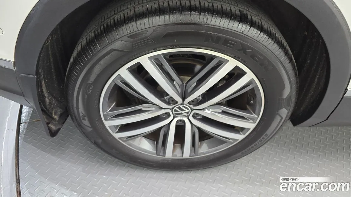 Volkswagen Tiguan — фото 5