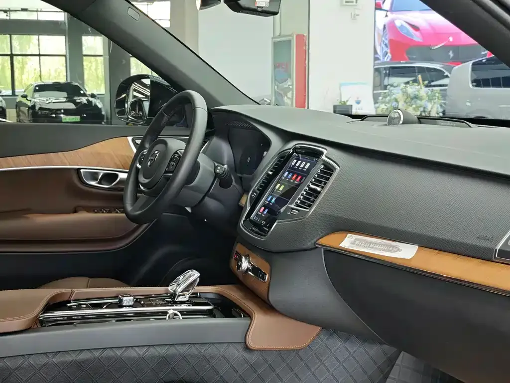 Volvo XC90 — фото 9