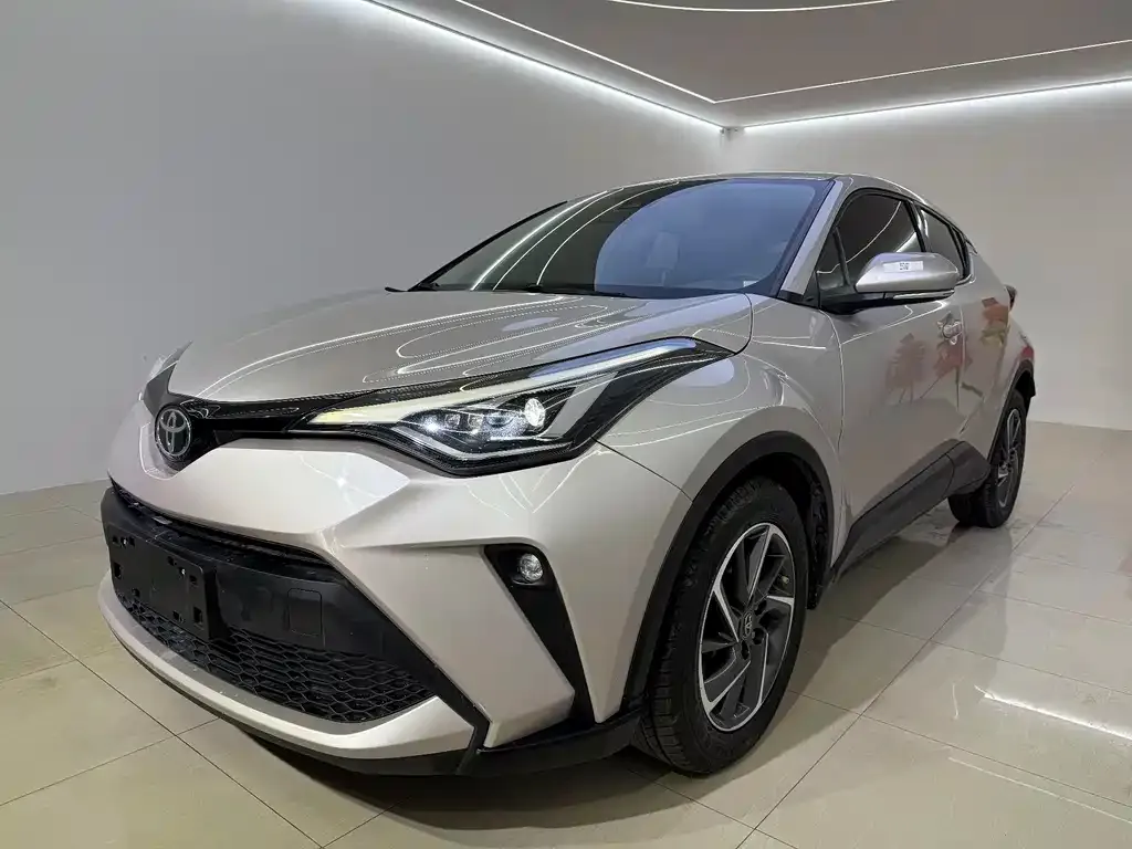 Toyota C-HR — фото 1