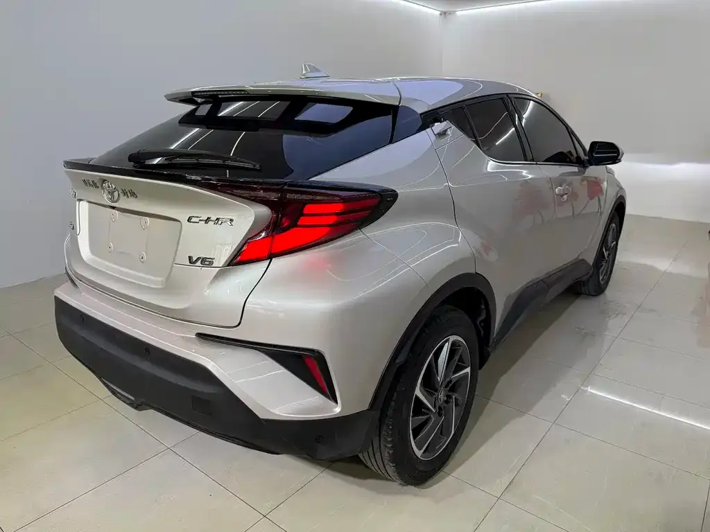 Toyota C-HR — фото 5