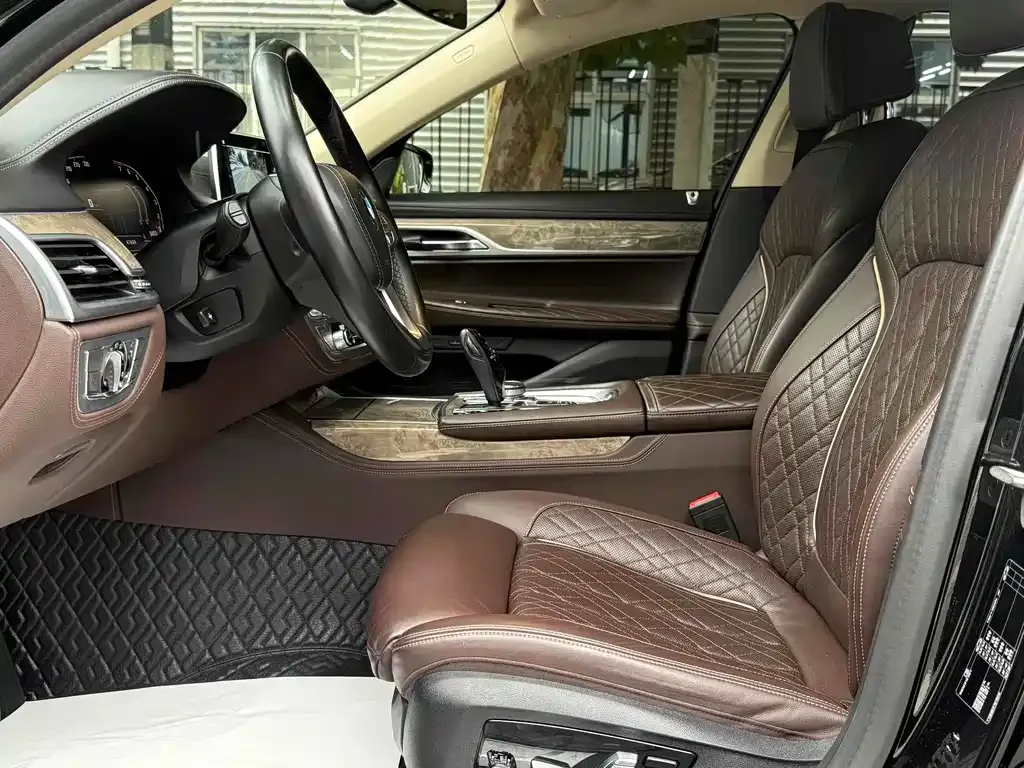 BMW 7 Series — фото 10