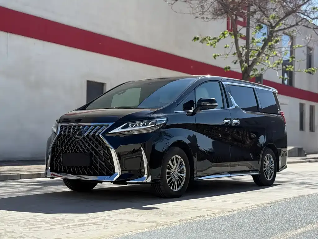 Toyota Vellfire — фото 1