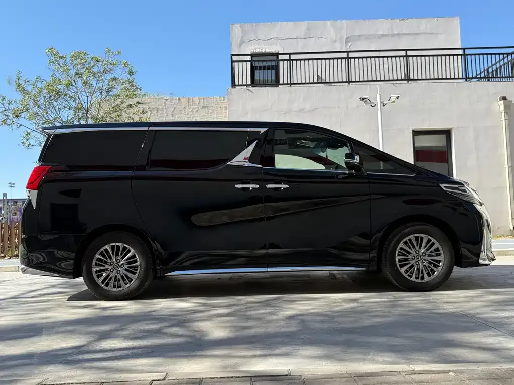 Toyota Vellfire — фото 3