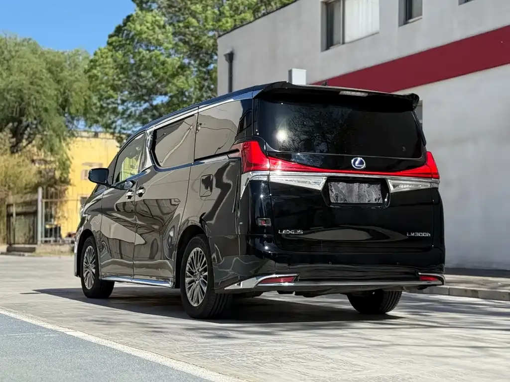 Toyota Vellfire — фото 4