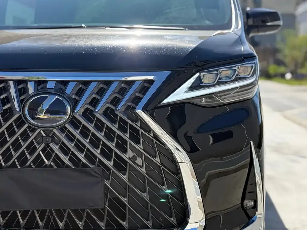 Toyota Vellfire — фото 8