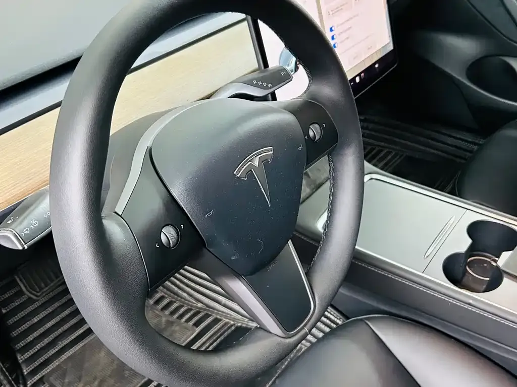 Tesla Model 3 — фото 10