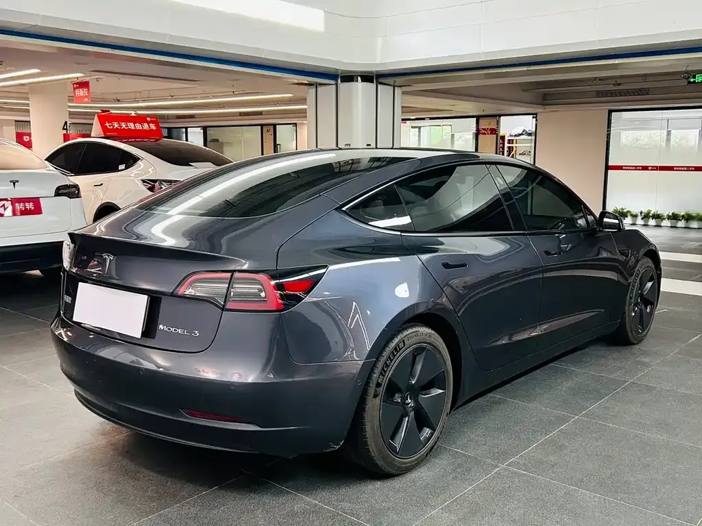 Tesla Model 3 — фото 5
