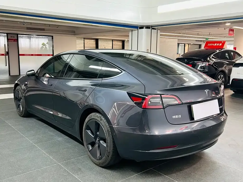 Tesla Model 3 — фото 7