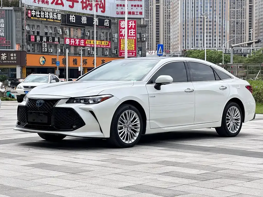 Toyota Avalon — фото 1