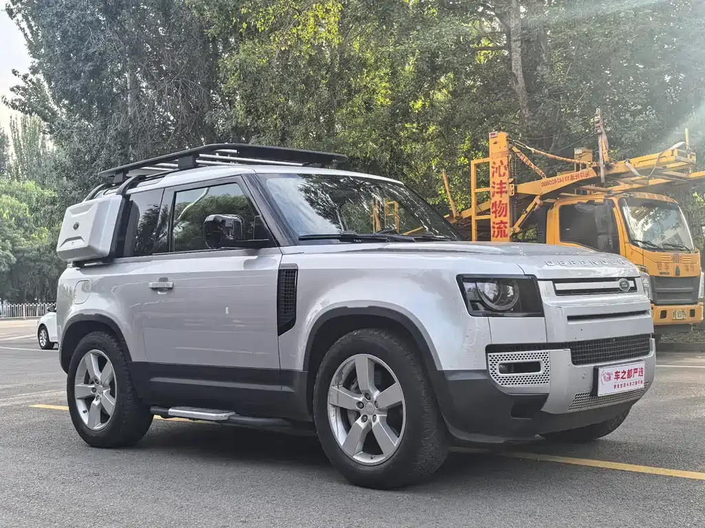 Land Rover Defender — фото 1