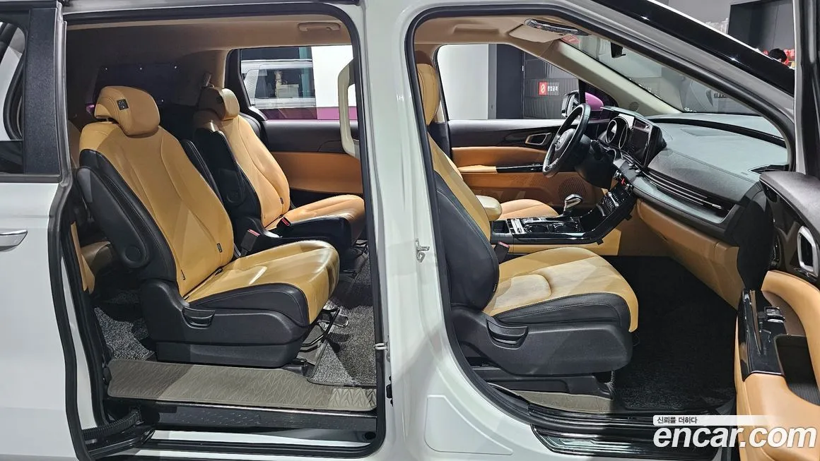 Kia Carnival — фото 10