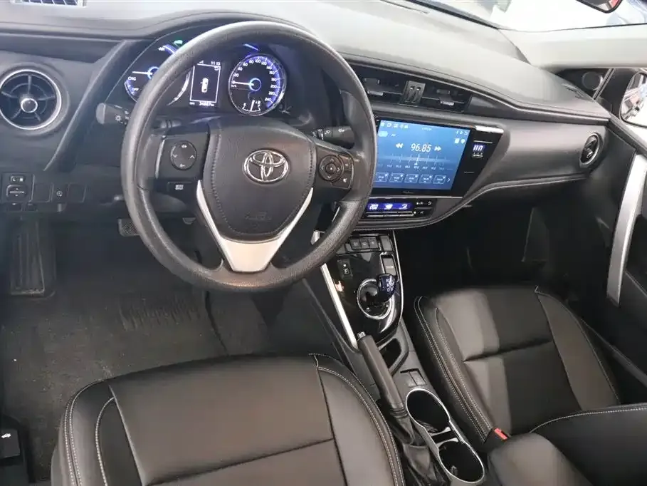 Toyota Corolla Hybrid — фото 10