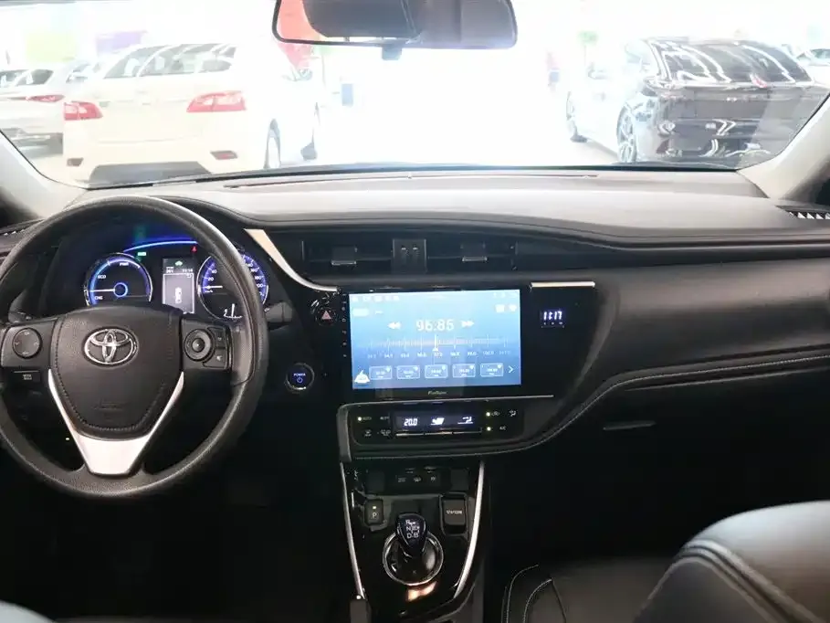 Toyota Corolla Hybrid — фото 5
