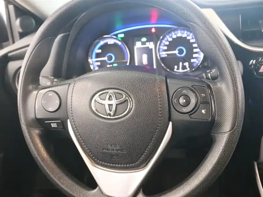 Toyota Corolla Hybrid — фото 6