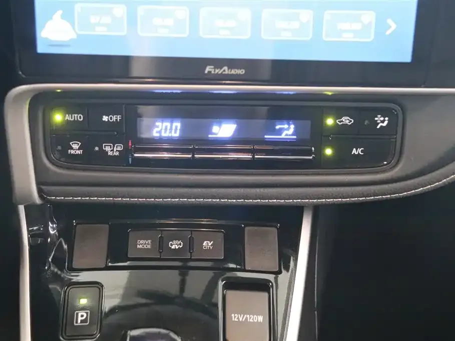 Toyota Corolla Hybrid — фото 9