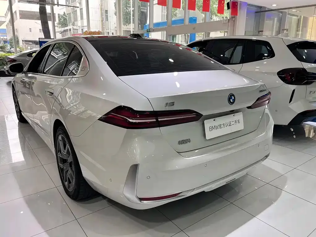 BMW i5 — фото 3