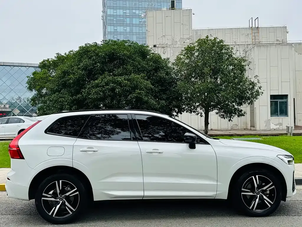 Volvo XC60 — фото 4