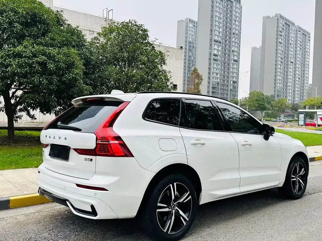 Volvo XC60 — фото 5